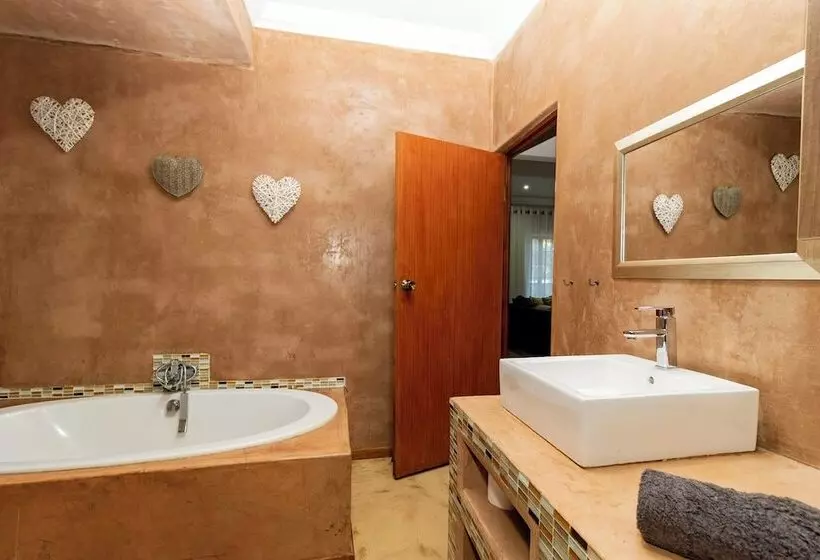 پانسیون Somethin Special