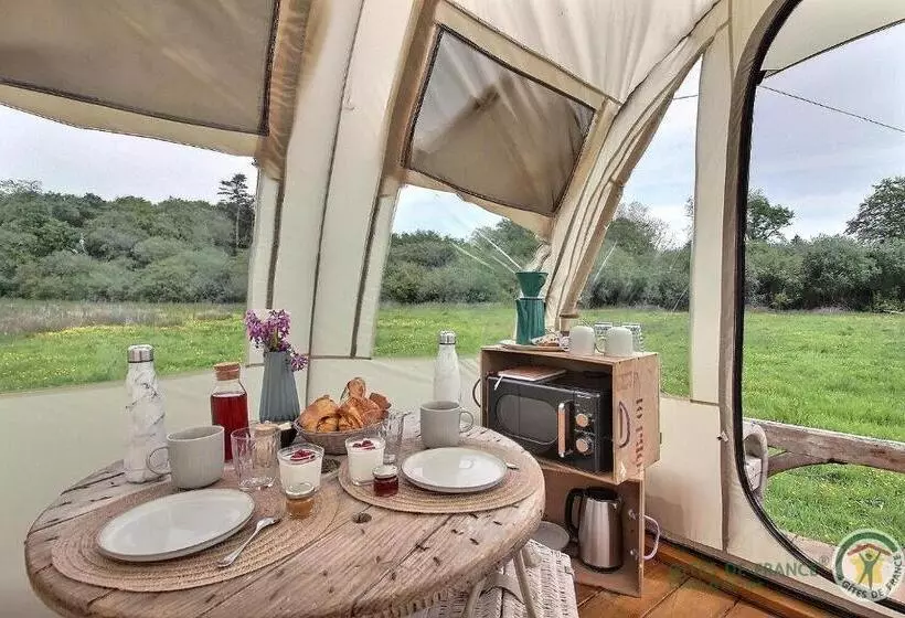 Aamiaismajoitus (B&B) La Caleche De Kergomar