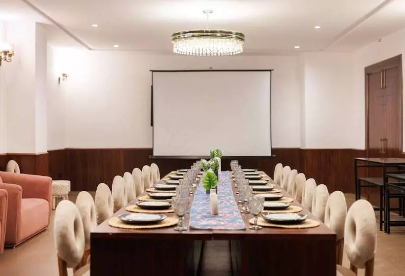 The Eliot Hotel & Banquet