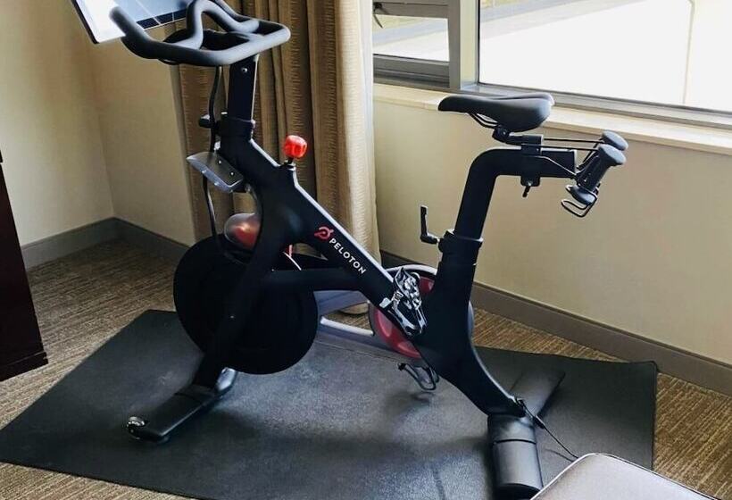 Boston Hill Resort & Hotel Ltd