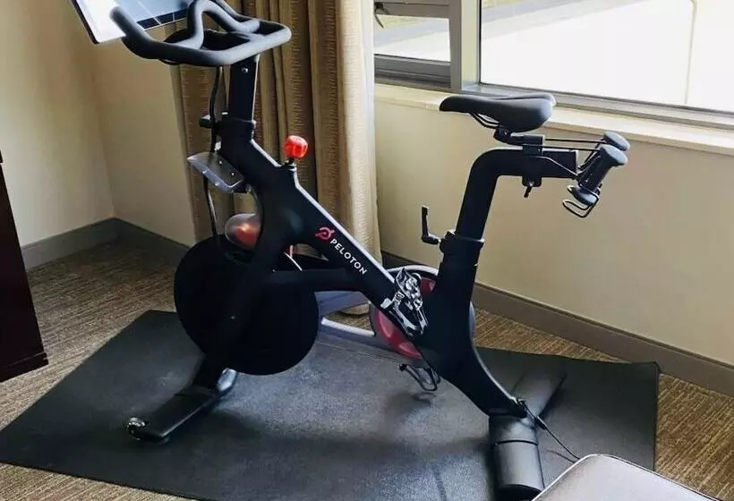 Boston Hill Resort & Hotel Ltd