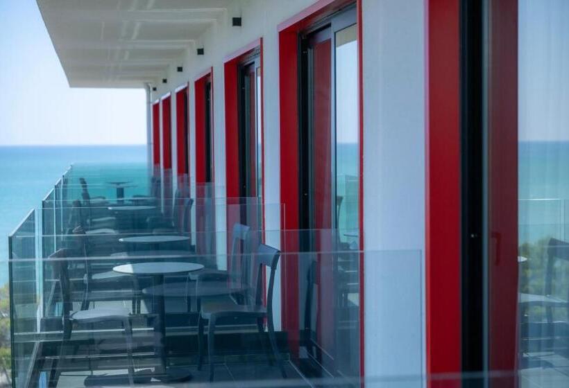 فندق Frojd Kune Resort & Beach