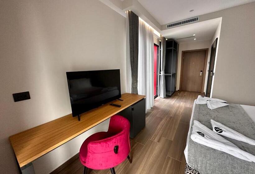 فندق Frojd Kune Resort & Beach