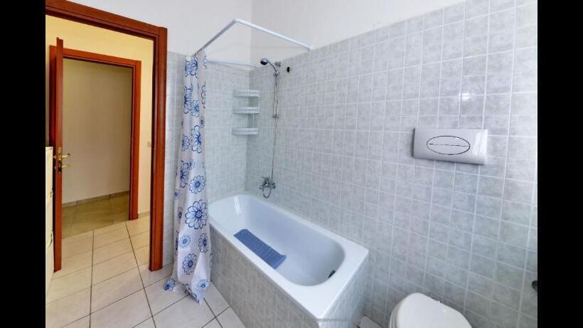 膳宿费 Fenix House