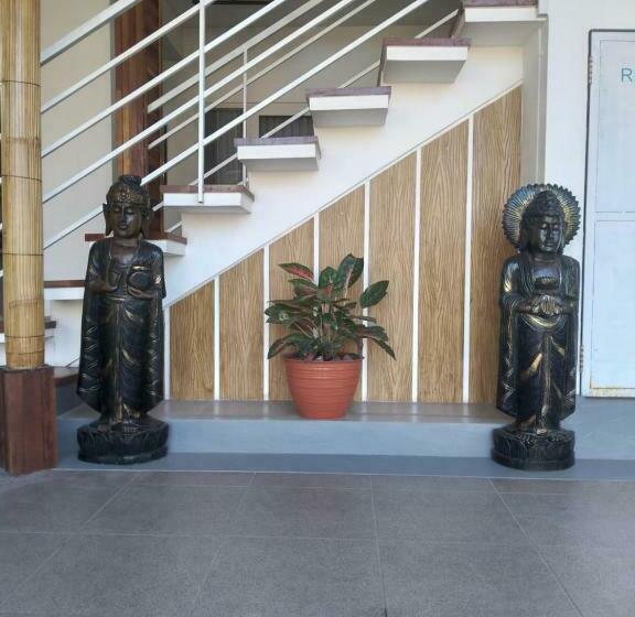 Poppies Senggigi Hostel