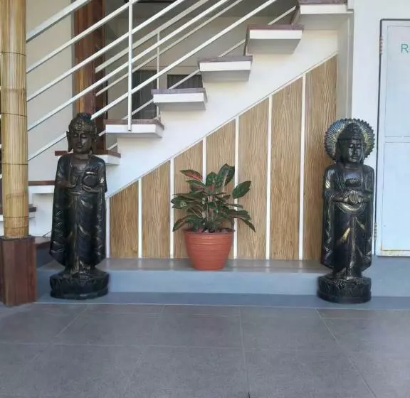 Poppies Senggigi Hostel