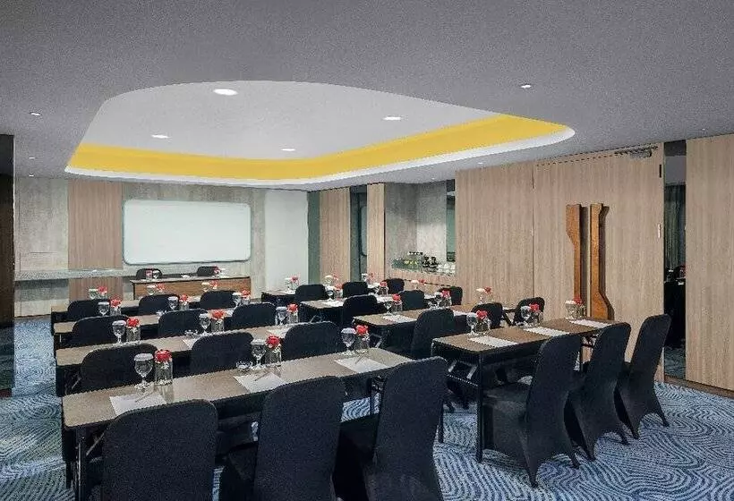 ホテル Harper Banjarmasin By Aston