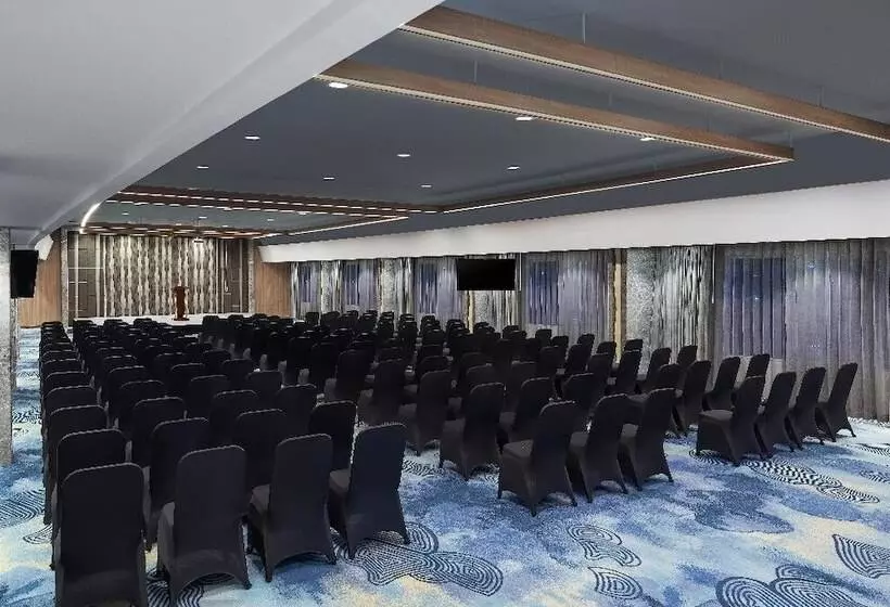 ホテル Harper Banjarmasin By Aston