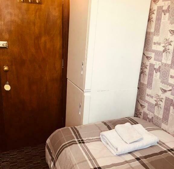 پانسیون Holland House