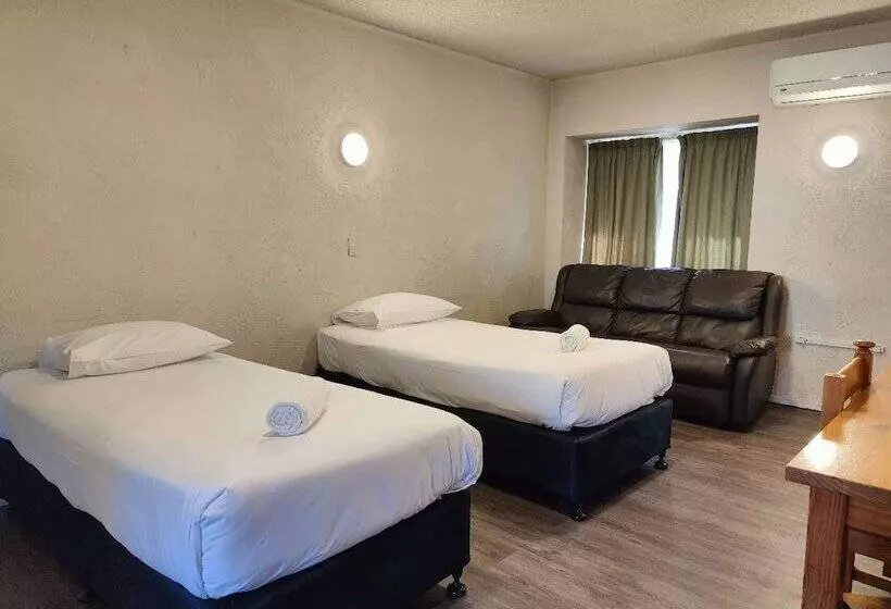 モーテル Kings Court Motor Lodge