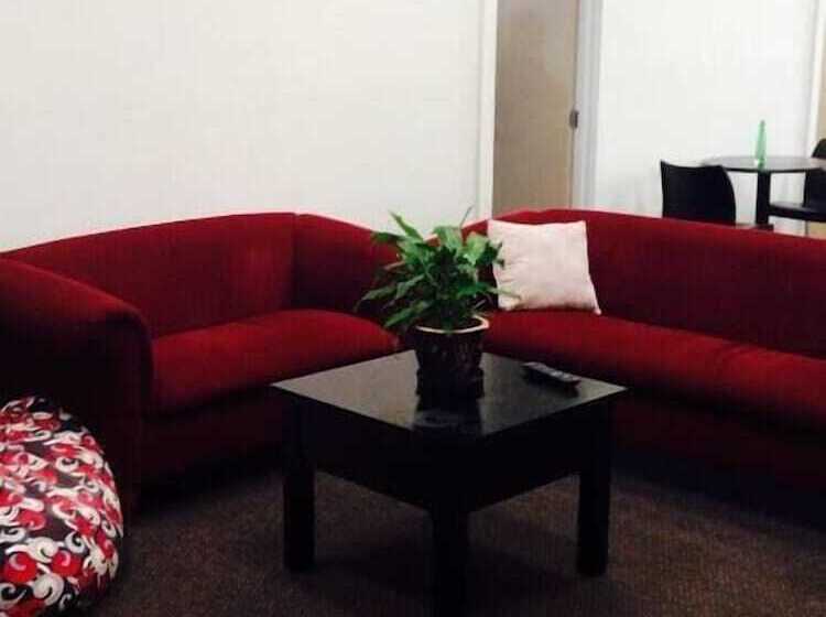 Общежитие Downtown Backpackers & Accommodation