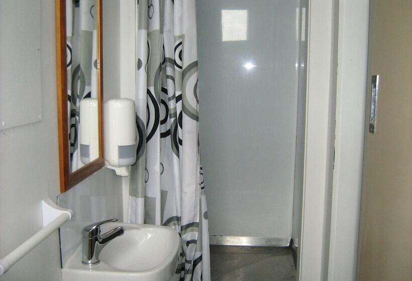 Общежитие Downtown Backpackers & Accommodation