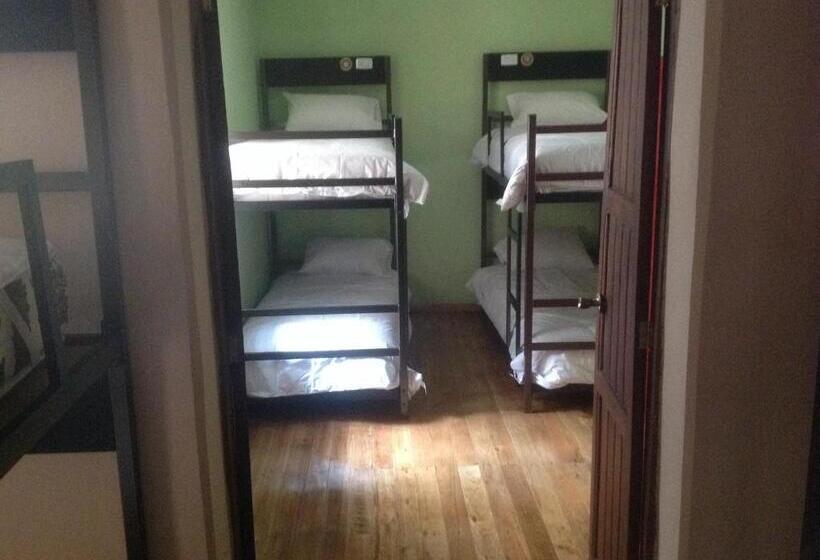 הוסטל Huasi Lodge