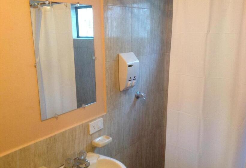 הוסטל Huasi Lodge