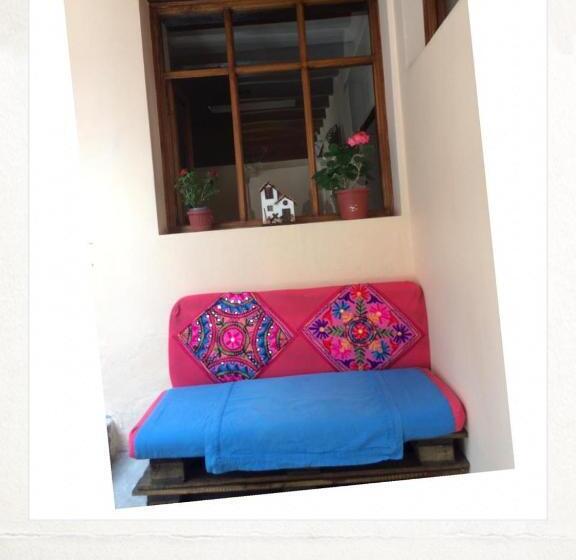 הוסטל Huasi Lodge