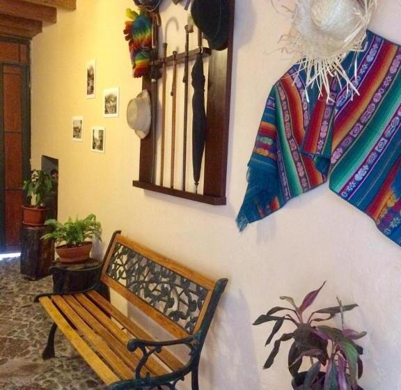 הוסטל Huasi Lodge