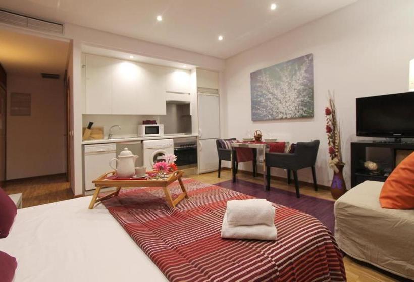 Apartamentos Conde Duque Decó