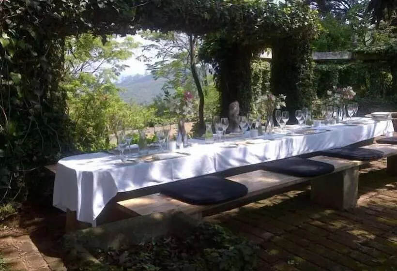 تختخواب و صبحانه Kings Walden Garden Manor