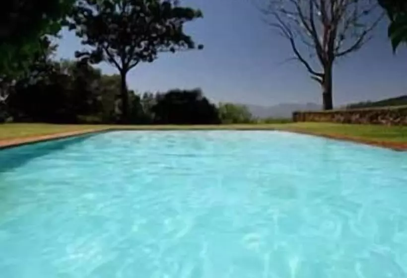 تختخواب و صبحانه Kings Walden Garden Manor