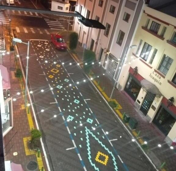 פונדק Quito Antiguo