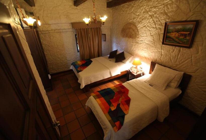 פונדק Quito Antiguo