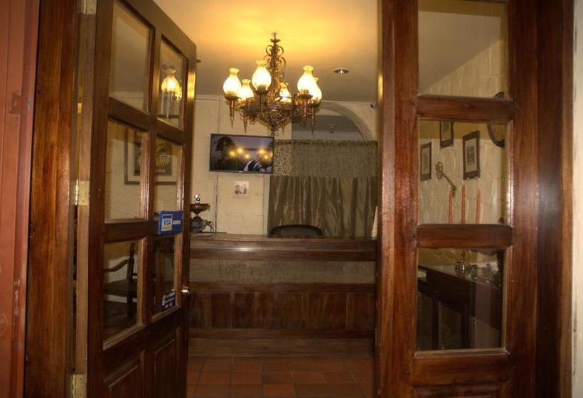 פונדק Quito Antiguo