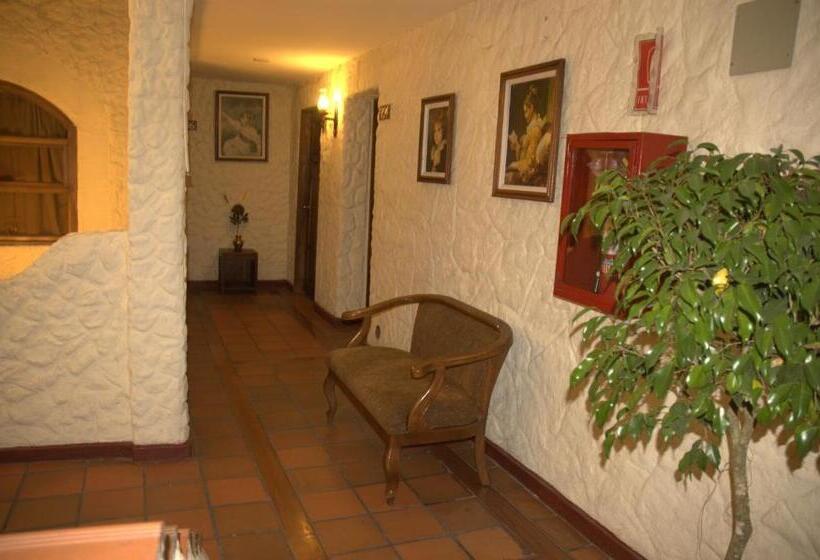 פונדק Quito Antiguo