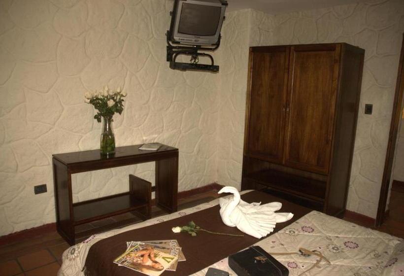 פונדק Quito Antiguo