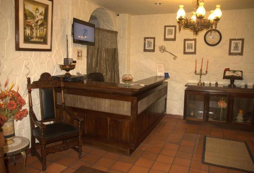 פונדק Quito Antiguo