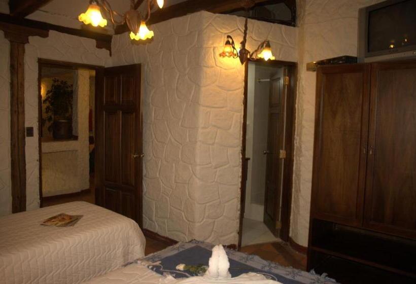 פונדק Quito Antiguo