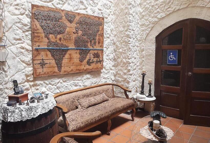 פונדק Quito Antiguo