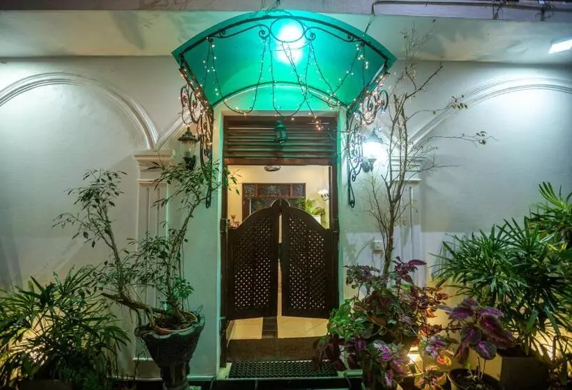 ホテル Fort Thari Inn
