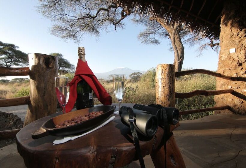 هتل Kibo Safari Camp