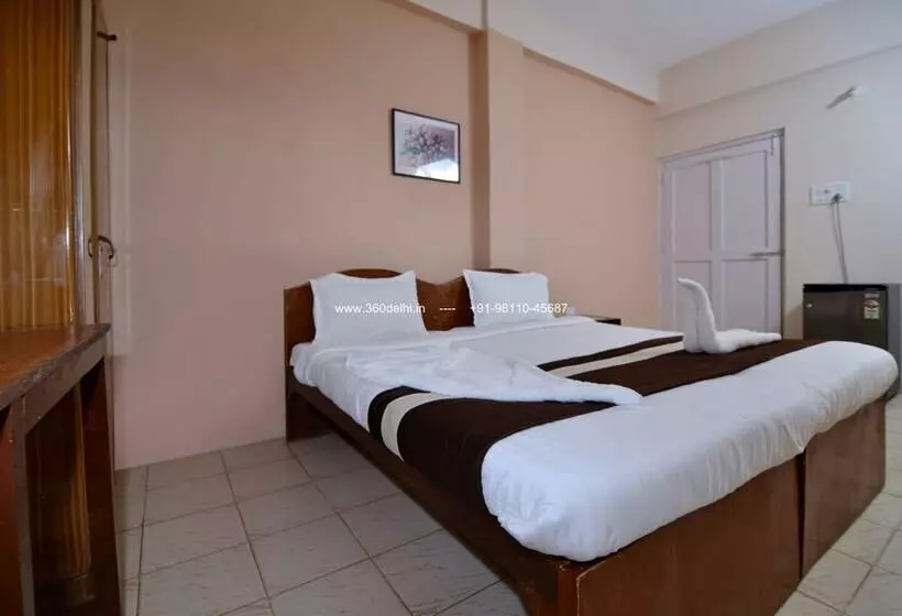 هتل Oyo Rooms Candolim Beach 3