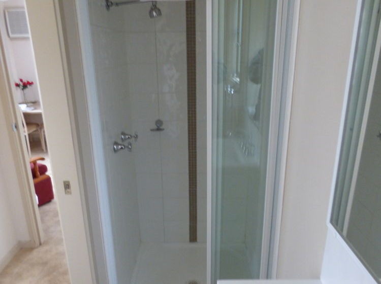 Отель Tenterfield Lodge Caravan Park