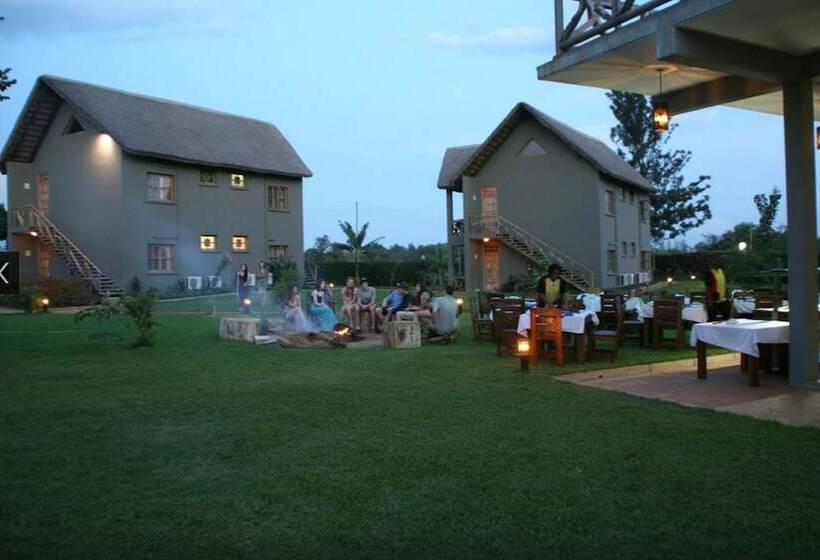 هتل Weru Weru River Lodge