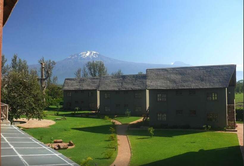 هتل Weru Weru River Lodge