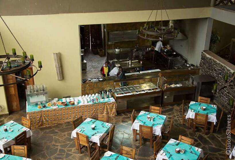 هتل Weru Weru River Lodge