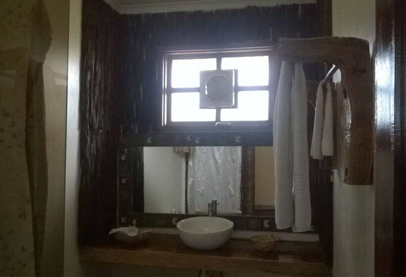 هتل Weru Weru River Lodge