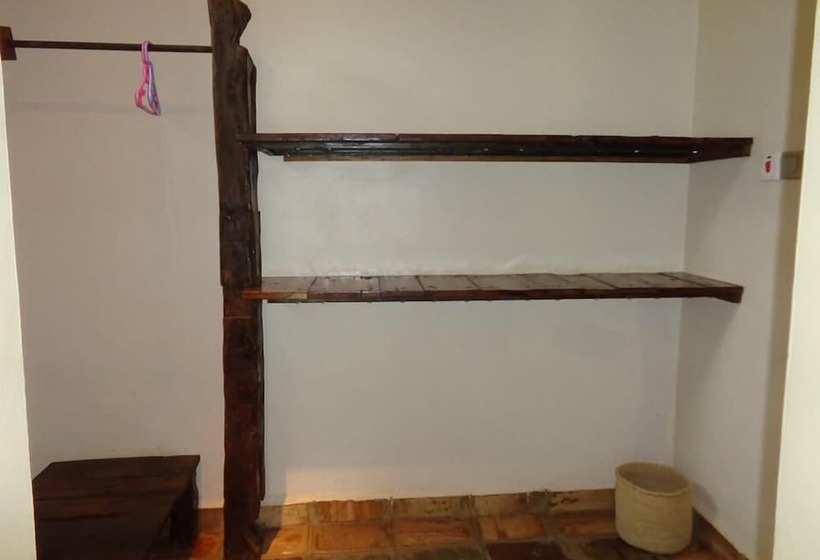 هتل Weru Weru River Lodge