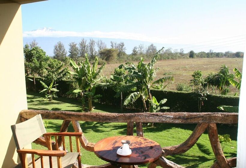 هتل Weru Weru River Lodge