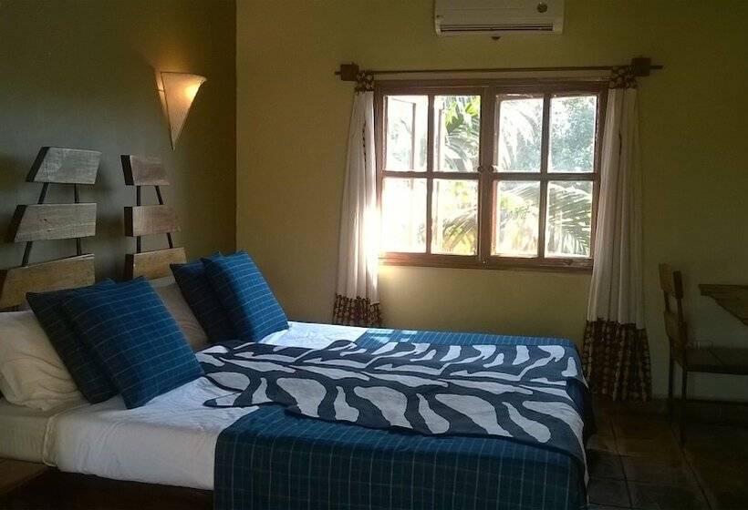 هتل Weru Weru River Lodge