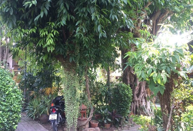 Pensão Pravee House