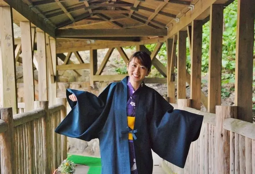 旅館 Hanatemari