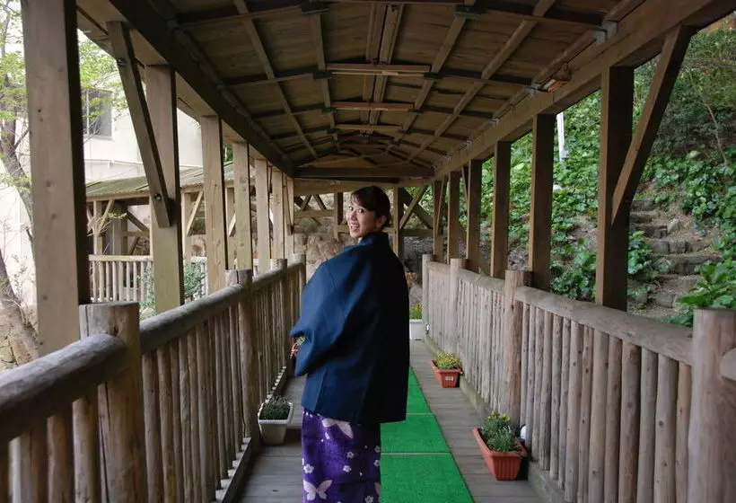 旅館 Hanatemari