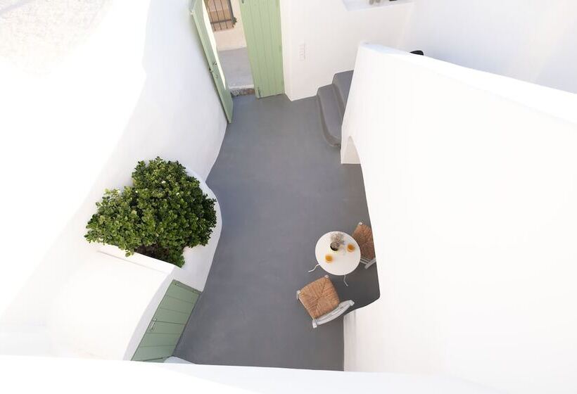 White Orchid Cave House & Studio