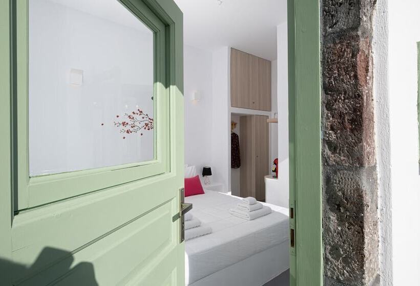 White Orchid Cave House & Studio