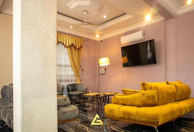 مبيت وإفطار George Vee Hotel Ltd