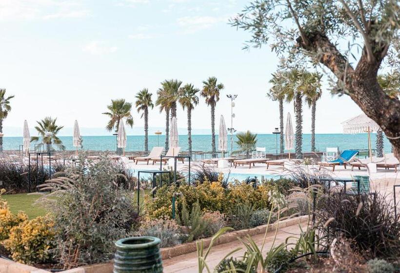 Отель Valerio Resort Beach Club