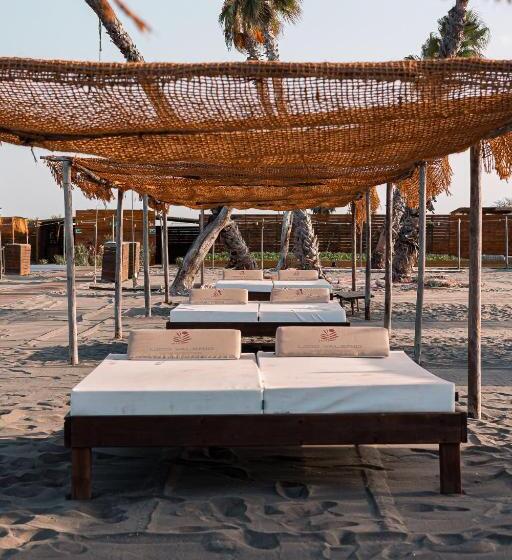 Отель Valerio Resort Beach Club
